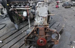 Двигатель без навесного для Opel Astra 1996 года на фотографиях