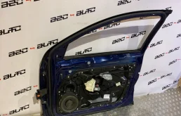 Дверь передняя правая для Volkswagen Passat 2005 года на фотографиях