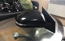 Зеркало боковое правое для Toyota RAV4 2014 года на фотографиях