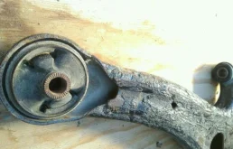 Рычаг передний левый нижний для Toyota Avensis на фотографиях