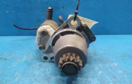 Стартер для Nissan X-Trail 2001 года на фотографиях