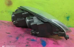 Фара ксенон левая для Volkswagen Jetta 2009 года на фотографиях