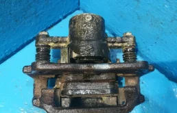 Суппорт задний левый для Toyota Avensis на фотографиях