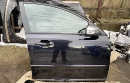 Дверь передняя правая для Volvo S40 2011 года на фотографиях