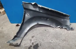 Крылья для Nissan X-Trail 2002 года на фотографиях