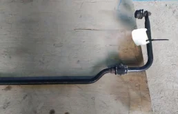 Стабилизатор поперечной устойчивости задний для Nissan X-Trail 2001 года на фотографиях