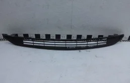 Решетка переднего бампера для Toyota RAV4 2015 года на фотографиях