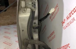 Дверь передняя правая для Nissan X-Trail 2006 года на фотографиях