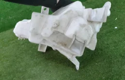 Бачок стеклоомывателя передний для Toyota RAV4 2019 года на фотографиях