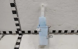 Бачок стеклоомывателя передний для Hyundai Tucson 2015 года на фотографиях