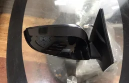 Зеркало боковое правое для Toyota RAV4 2014 года на фотографиях