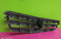 Решетка радиатора для Mercedes-Benz C class 2015 года на фотографиях