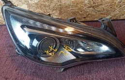 Фара правая для Opel Astra 2015 года на фотографиях