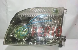 Фара левая для Nissan X-Trail 2005 года на фотографиях