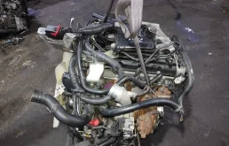 Двигатель для Nissan Pathfinder 2005 года на фотографиях