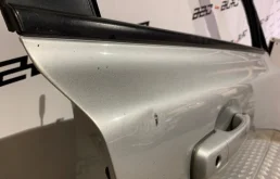 Дверь передняя правая для Volvo S40 1996 года на фотографиях