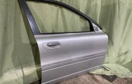 Дверь передняя правая для Volvo S80 2005 года на фотографиях