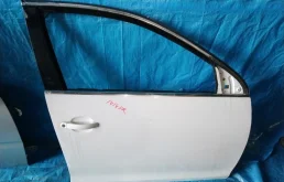 Дверь передняя правая для Volkswagen Jetta 2009 года на фотографиях