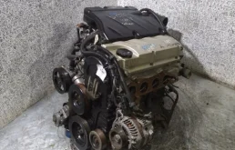 Двигатель без навесного для Mitsubishi Galant 2005 года на фотографиях