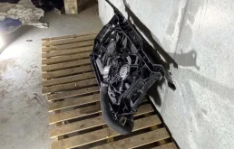 Панель радиатора (телевизор) для Audi A4 2009 года на фотографиях