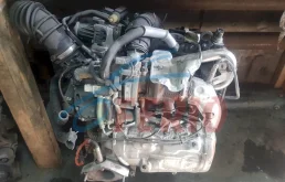 Двигатель без навесного для Renault Duster 2010 года на фотографиях