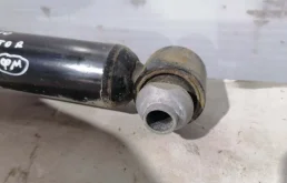 Амортизатор передний левый для BMW 5er 2012 года на фотографиях