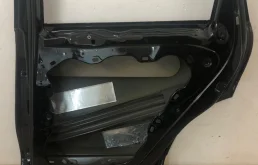 Дверь задняя правая для Volkswagen Touareg 2015 года на фотографиях