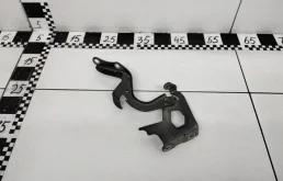 Петля капота правая для Toyota RAV4 на фотографиях