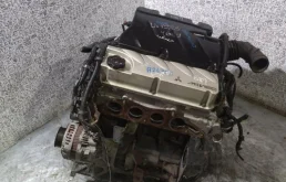 Двигатель без навесного для Mitsubishi Galant 2005 года на фотографиях