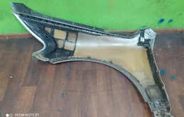 Крыло правое для Volkswagen Touareg 2002 года на фотографиях