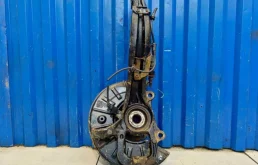 Кулак поворотный левый для Volkswagen Touareg 2008 года на фотографиях