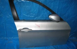 Дверь передняя правая для BMW 3er 2006 года на фотографиях