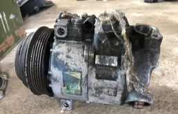 Компрессор кондиционера для Mercedes-Benz C class 1997 года на фотографиях