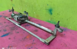 Мотор стеклоочистителя для Volkswagen Tiguan 2012 года на фотографиях