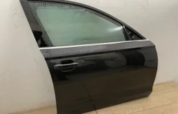 Дверь передняя правая для Audi A6 2012 года на фотографиях