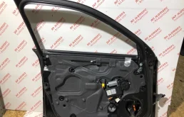 Дверь передняя левая для Audi A4 2005 года на фотографиях