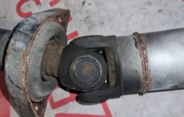 Карданный вал передний для Volvo XC70 2010 года на фотографиях