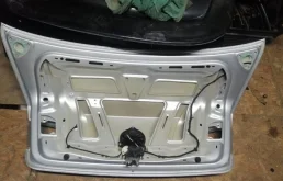 Дверь багажника для Volkswagen Passat 2009 года на фотографиях