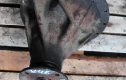 Редуктор заднего моста для Mitsubishi Pajero 2001 года на фотографиях