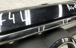 Решетка радиатора левая для Audi Q8 на фотографиях