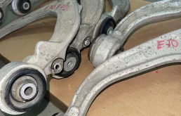 Рычаг передний левый верхний для BMW X5 на фотографиях