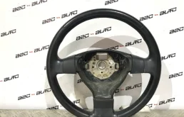 Руль для Volkswagen Passat 2008 года на фотографиях