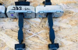 Двери для Toyota Land Cruiser 1999 года на фотографиях