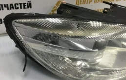 Фара ксенон левая для Skoda Octavia 2010 года на фотографиях