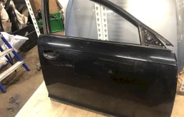 Дверь передняя правая для Audi A6 2002 года на фотографиях