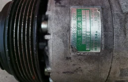 Компрессор кондиционера для Mercedes-Benz C class 1996 года на фотографиях