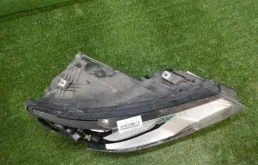 Фара правая для Volkswagen Tiguan 2007 года на фотографиях