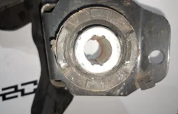 Подрамник двигателя для Volvo S80 2013 года на фотографиях