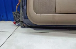 Дверь передняя правая для Audi A6 1999 года на фотографиях