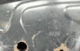 Подрамник двигателя для Audi A6 2008 года на фотографиях